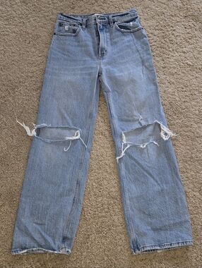 Abercrombie & Fitch 90's Relaxed High Rise Jean 4 Short Light Wash